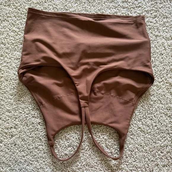 Set of Ribbed Tank Tops - Picture 5 of 11